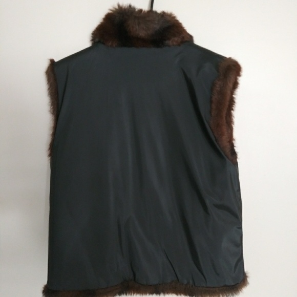 Faux fur lined vest - Picture 4 of 4